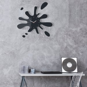 Moderní nástěnné hodiny ve tvaru kaňky vanilla-ecru