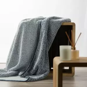 Kvalitní deka se strukturou beránka - modrá Šířka: 200 cm | Délka: 220 cm